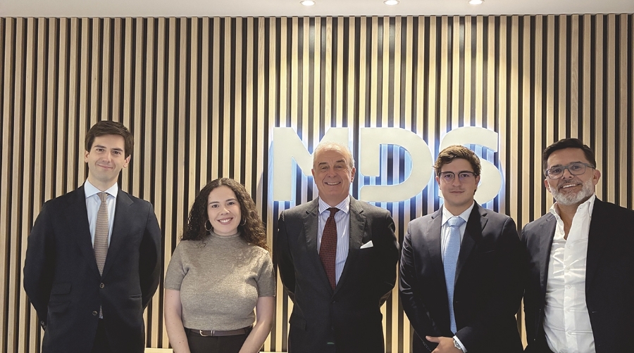 Manuel Lezama Leguizamón, director de Marítimo; Carlota Alba, ejecutiva de cuenta de la Unidad Caución; Álvaro Mengotti, CEO de MDS España; Santiago Mufarech, ejecutivo de cuenta de la Unidad Marítimo, y José Antonio Heredia, director de Previsión Social.