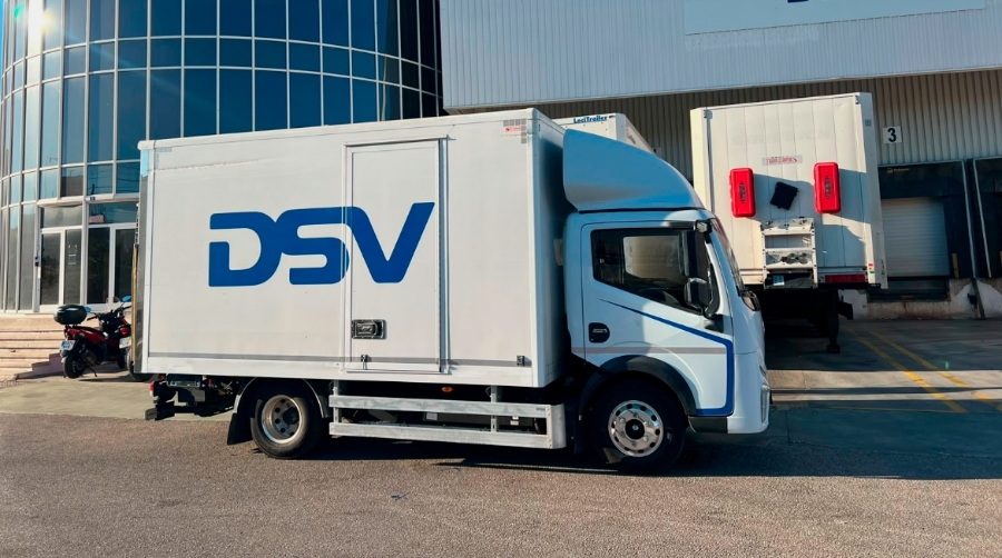 DSV incorpora en Málaga su primer camión eléctrico para reforzar el reparto urbano de última milla