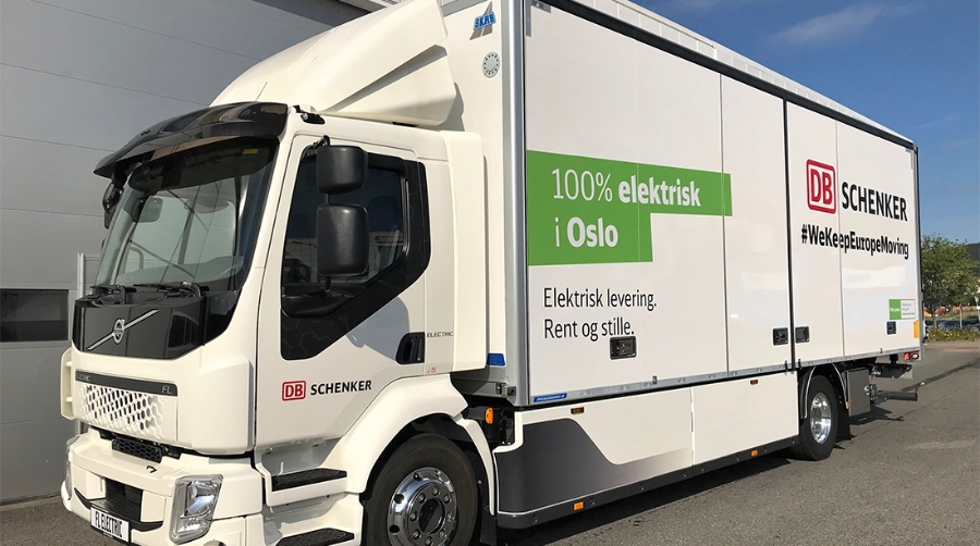 Cami&oacute;n el&eacute;ctrico que se incorpora al centro de la ciudad de Oslo de DB Schenker. Foto: DB Schenker.
