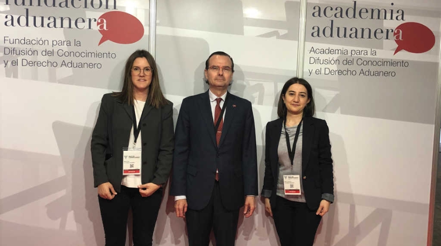Marta Cair&oacute;, Learning and Development Consultant de la Academia Aduanera; Alejandro Arola, presidente de la Fundaci&oacute;n Aduanera, y Marine Grigoryan, responsable de Marketing de la Academia Aduanera.