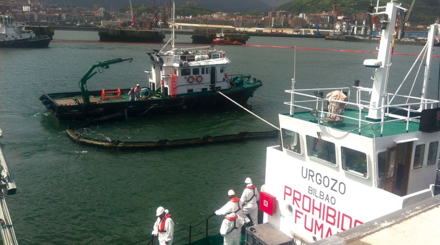 La Autoridad Portuaria de Bilbao realiza en Getxo un simulacro de lucha contra la contaminaci&oacute;n