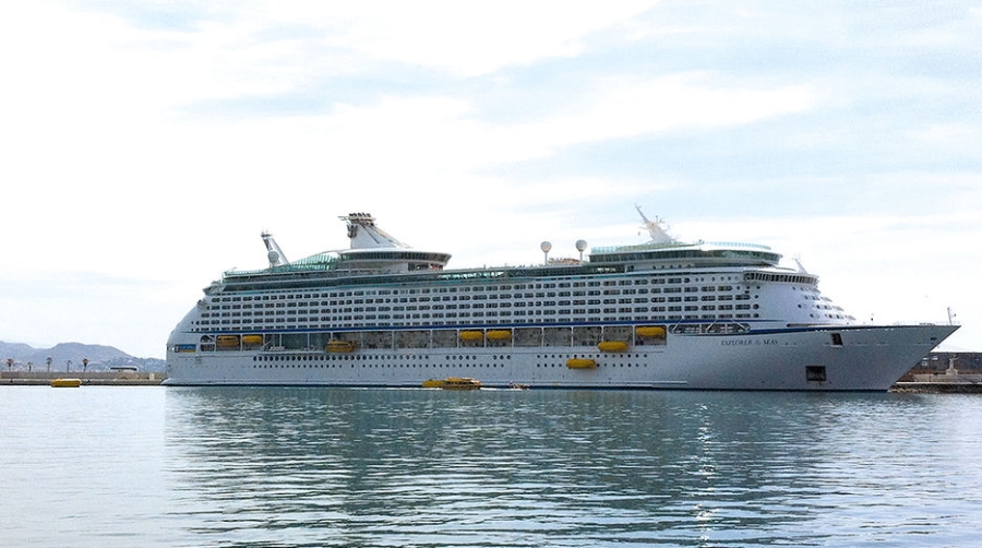 El &quot;Explorer of the Seas&quot; se estrena en el Puerto de M&aacute;laga