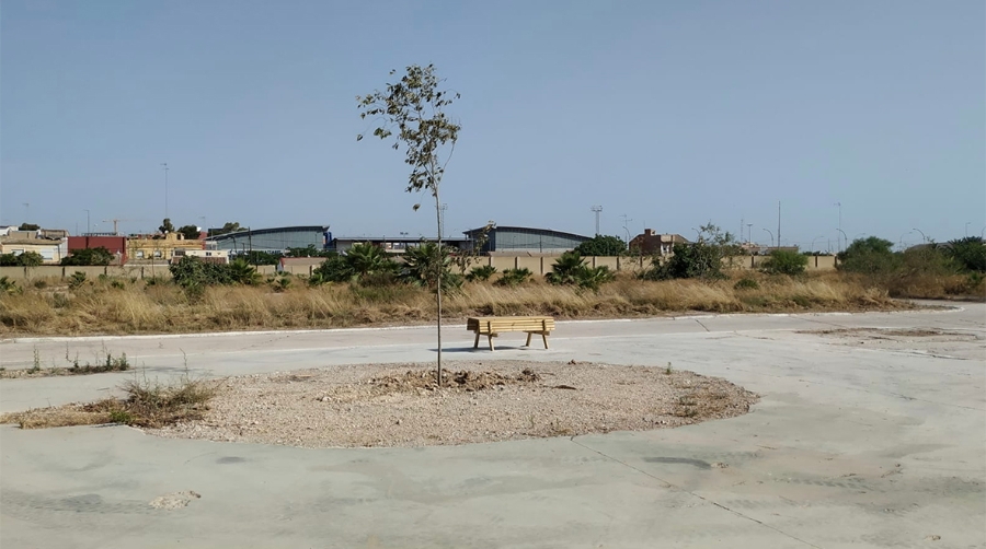 Las antiguas instalaciones de Moyresa en el puerto de Valencia ya son un jard&iacute;n