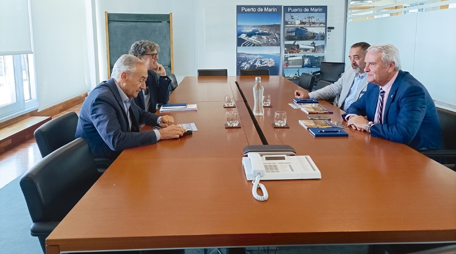 El presidente de la Autoridad Portuaria de Marín y Ría de Pontevedra, José Benito Suárez Costa, recibió ayer a Víctor Martín, presidente de la Comisión Marítima de FETEIA-OLTRA, y a Juan Uhía, vicepresidente de la Federación y presidente de ATEIA Galicia.