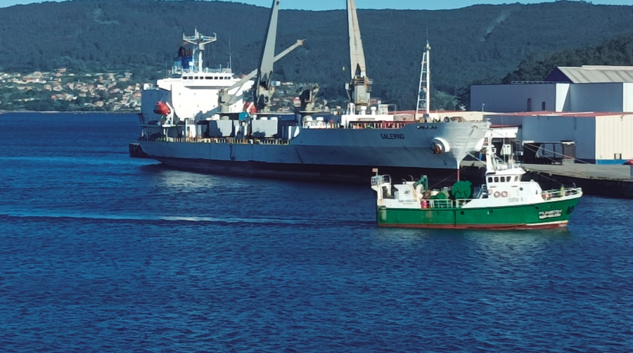 La diversidad de tráficos se reflejó en el aumento de buques mercantes que atracaron en Marín, un 7,4% más que en 2024.