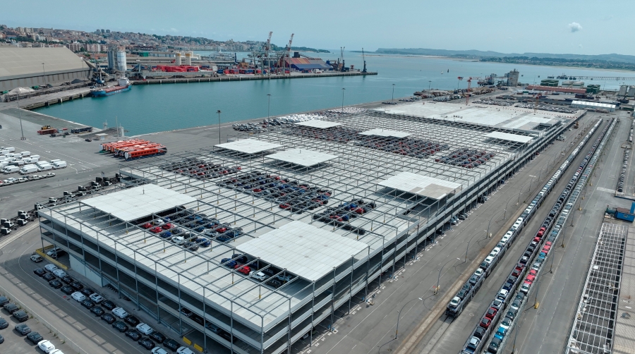 El puerto de Santander bate en julio su récord histórico de tráfico acumulado