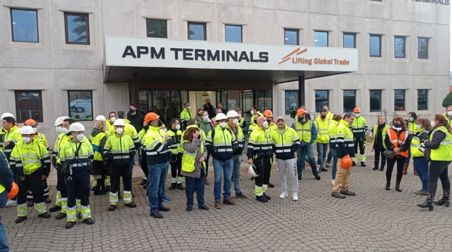 Los trabajadores se han concentrado esta ma&ntilde;ana ante las oficinas de la empresa.