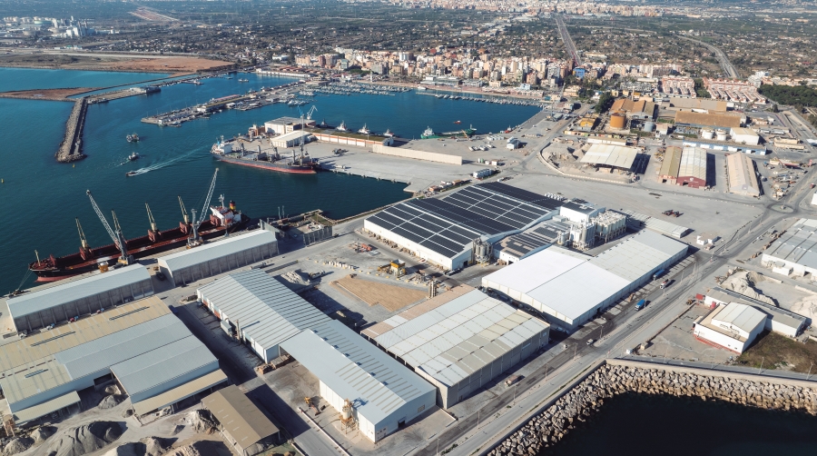 PortCastelló refuerza en TECNA su posición como hub logístico para las empresas del sector cerámico.