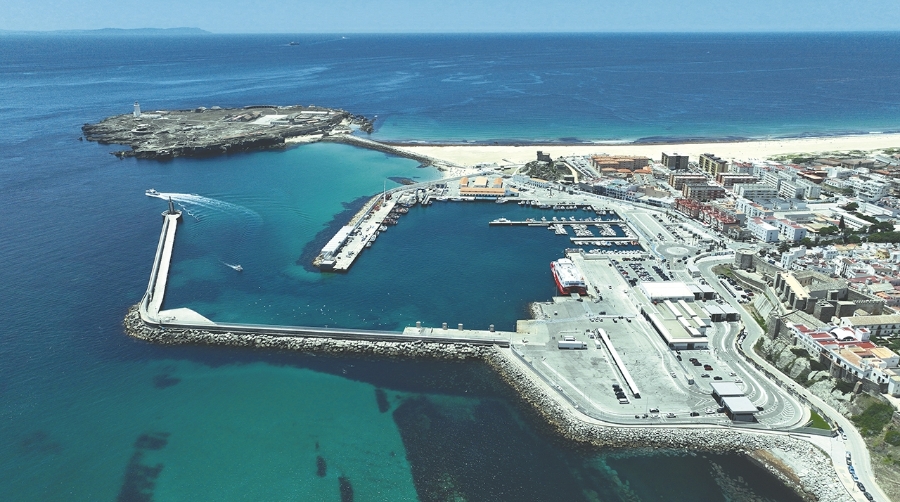 La APBA invertirá más de 2,5 millones de euros en la construcción y puesta en marcha de tres conexiones OPS en el Puerto de Tarifa.