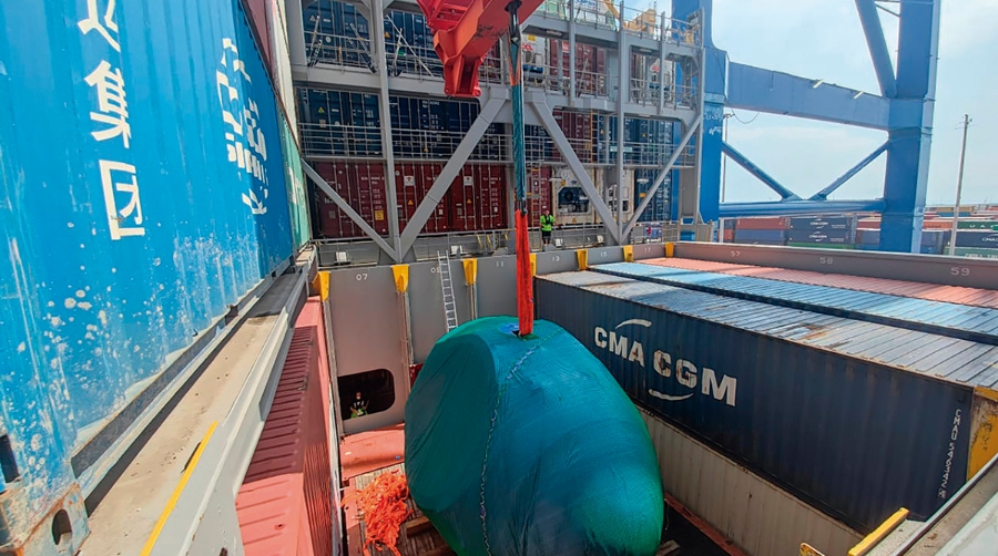CSP Iberian Valencia Terminal descarga un nacelle de m&aacute;s de 50 t de peso