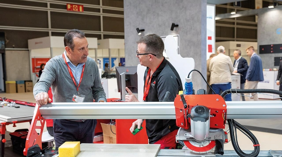 <b>Los fabricantes de maquinaria miran hacia la tecnología y los nuevos mercados para salir de su actual crisis</b>