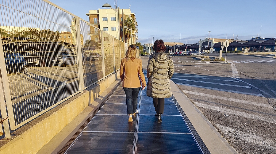 La Fundación Valenciaport instala paneles solares transitables en el Puerto de Valencia como prueba piloto del proyecto europeo RENEWPORT.
