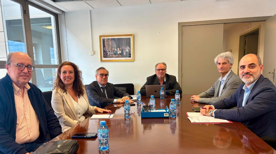 Imagen de la reunión mantenida en la Subdelegación de Gobierno.