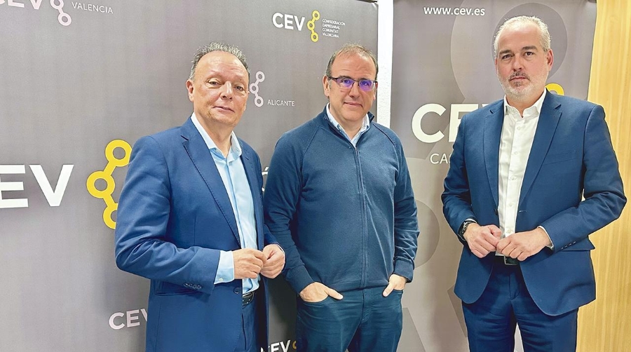 Salvador Navarro, presidente de CEV, Carmelo Martínez, nuevo presidente de CEV Castellón y Salvador Serrano, secretario provincial de CEV Castellón.