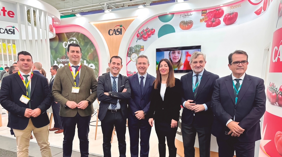 La presidenta de la AP de Almería, Rosario Soto, lidera la representación.