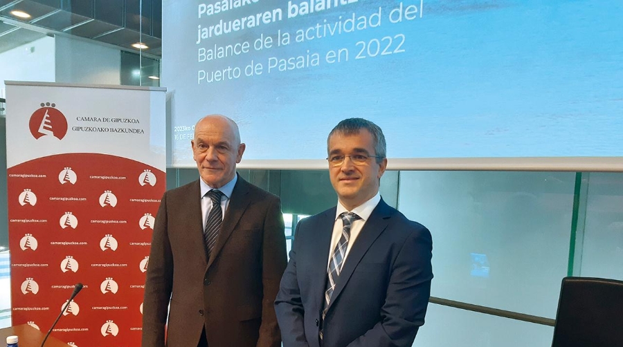 Joakin Telleria, presidente de la Autoridad Portuaria de Pasaia, y David Candelario, director. Foto J.P.