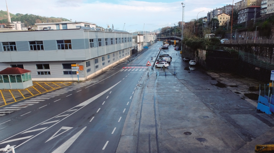 Entre la salida del soterramiento de Herrera y la entrada al túnel bajo la antigua N-1 hay un tramo descubierto de 150 metros desde el que partirá el nuevo acceso.