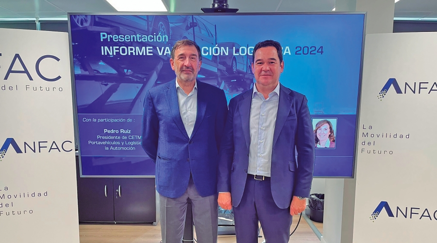 El director general de ANFAC, José López-Tafall (izquierda), y Pedro Ruiz, presidente de CETM Portavehículos y Logística de la Automoción (derecha).
