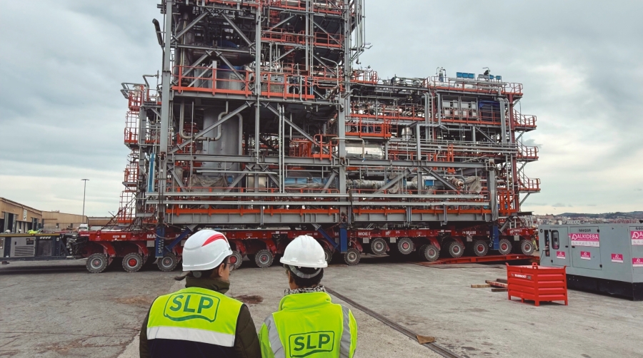 Las unidades cargadas en las instalaciones de SLP en el Muelle Adosado de Santutrtzi tenían pesos unitarios entre 160 y 535 toneladas y alturas hasta 33 metros.