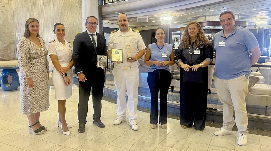Cerca de 500 cruceristas llegan a Castellón en el “Crystal Simphony”