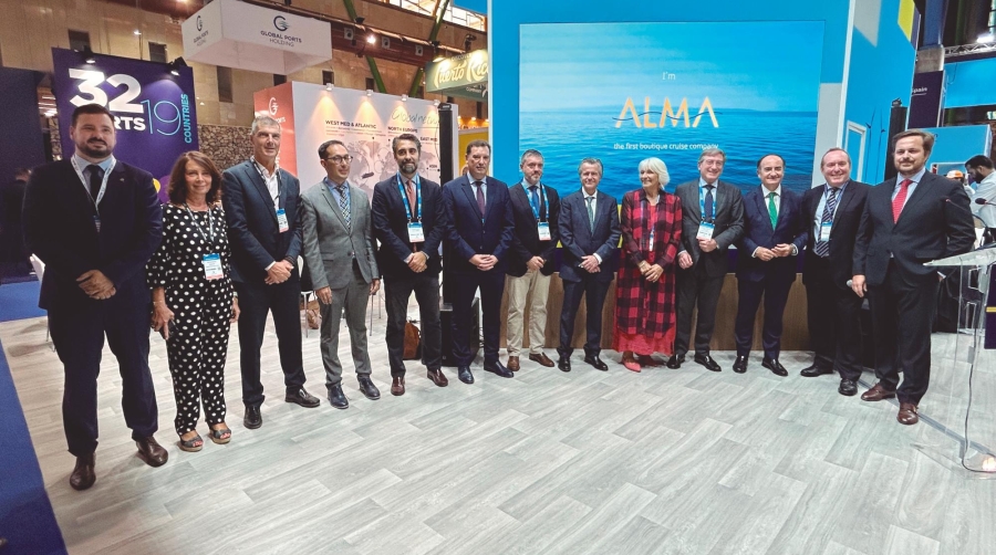 Los presidentes de los puertos de Suncruise en la presentación de Alma Cruceros ayer. Foto J.C.P.