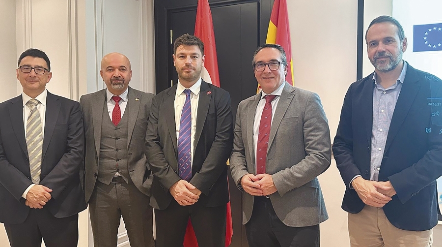La delegación de PortCastelló se ha reunido con responsables de Columbia Shipmanagement durante su misión comercial a Turquía.
