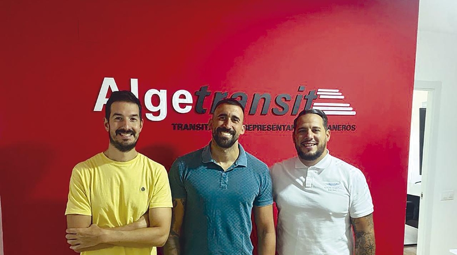 Delegados del sindicato en la agencia marítima algecireña.