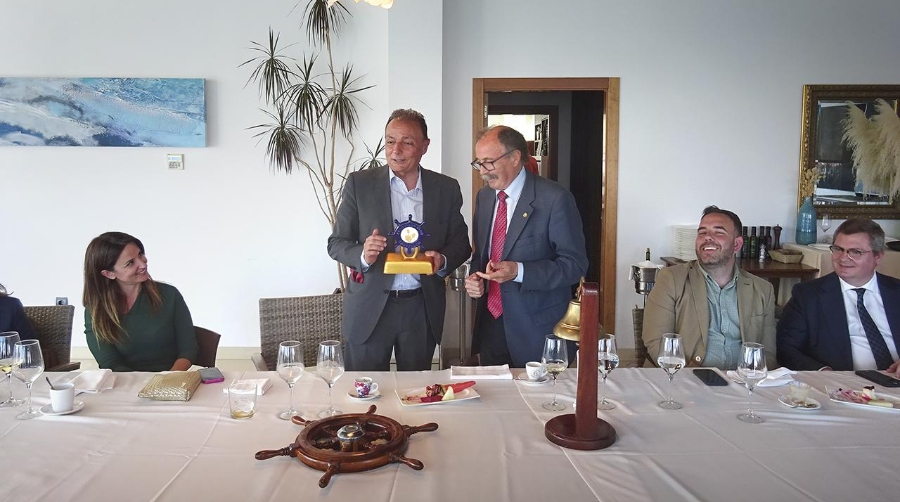 Salvador Navarro, presidente de la CEV y Carlos Vicedo, presidente de Propeller Club Castellón.