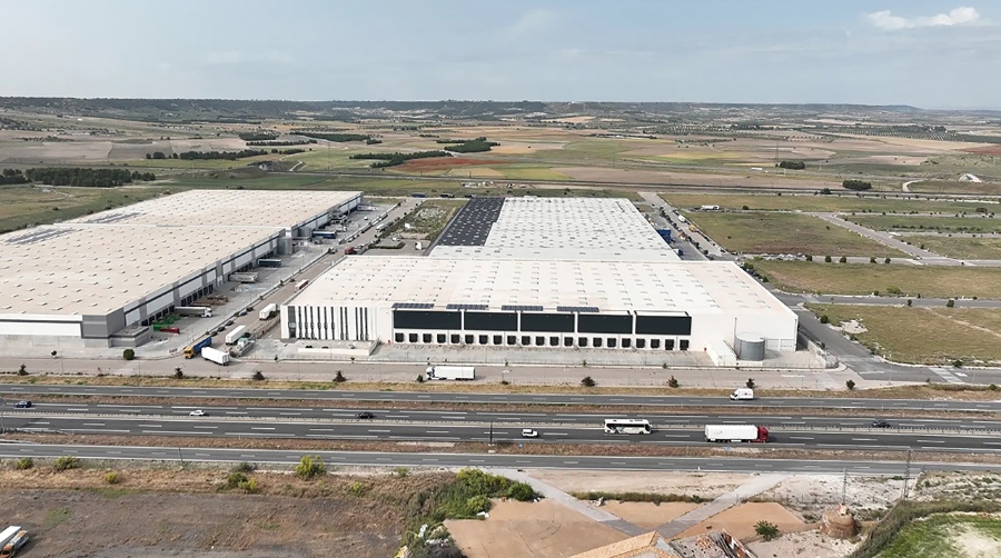 El activo se asienta sobre una parcela de 35.451 metros cuadrados.