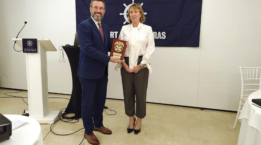 Juan Franco, alcalde de La Línea de la Concepción, e Isabel Millán, presidenta de Propeller Algeciras.