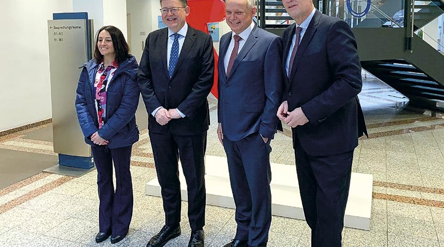 El presidente de la Generalitat, Ximo Puig, junto al operador turístico alemán TUI para incrementar la presencia de turistas procedentes de este país a la Comunitat Valenciana.