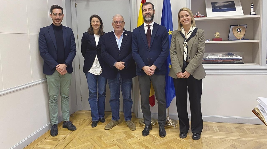 El director de la Escola Europea - Intermodal Transport, Eduard Rodés, y la responsable del departamento de desarrollo de negocio de la institución, Marta Miquel, se reunieron ayer en Madrid con Benito Núñez, secretario general de Transportes Aéreo y Marítimo del Ministerio de Transportes, Movilidad y Agenda Urbana.