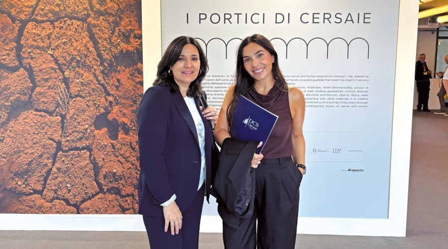 En la imagen, de izquierda a derecha: Eva García, directora general de Del Corona &amp; Scardigli; y Alicia Juan, branch manager de la oficina de Valencia del operador logístico. Foto H. T.