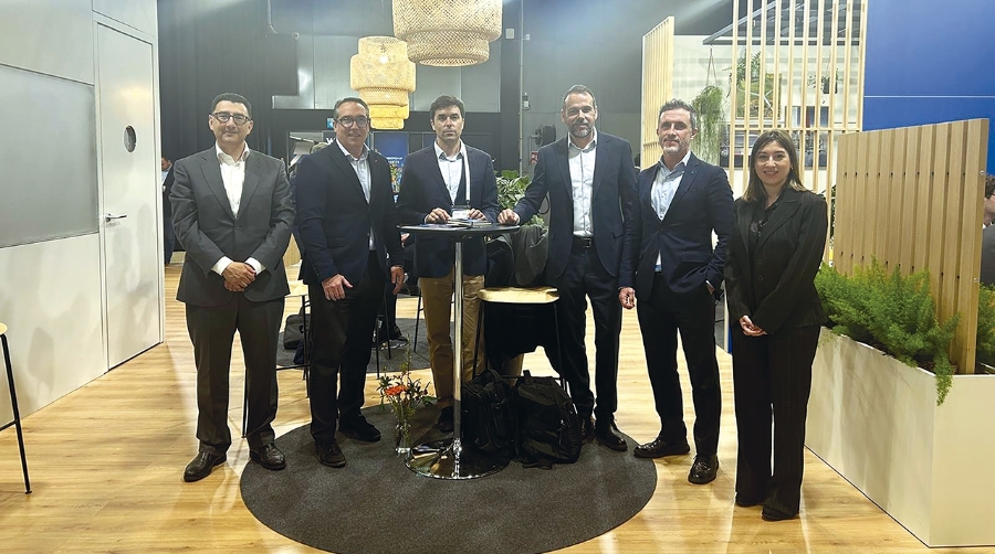 La delegación de la Autoridad Portuaria encabezada por su presidente, Rubén Ibáñez, junto a responsables de CENER, Centro Nacional de Energías Renovables.