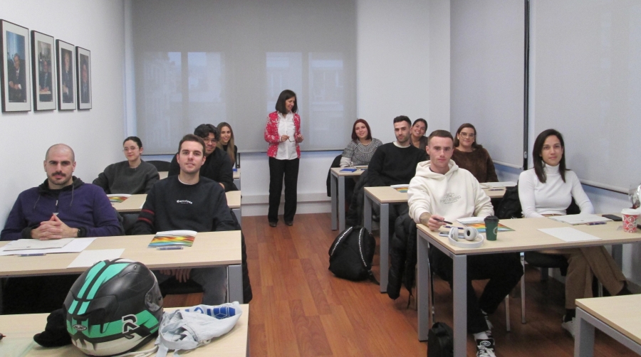 Alumnos en una actividad formativa impartida por ATEIA.
