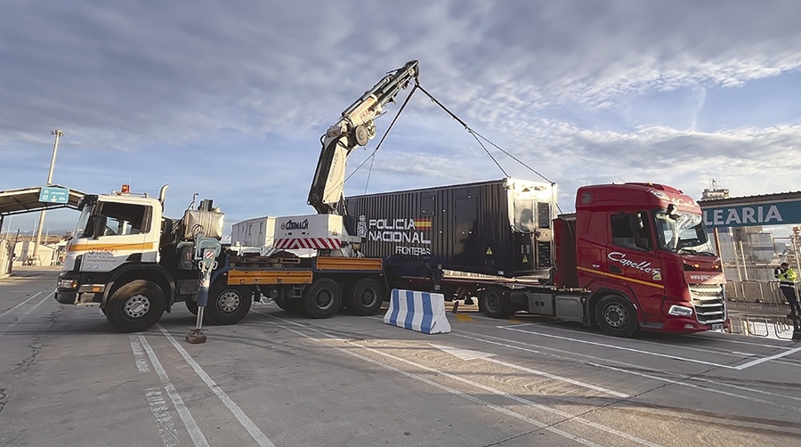 El contenedor ha llegado a las 8 de la mañana a las instalaciones del Puerto de Valencia.