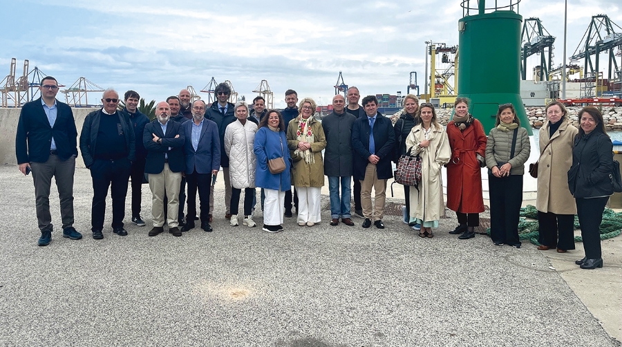 Los dos comités se reunieron en el Edificio del Reloj del Puerto de Valencia.