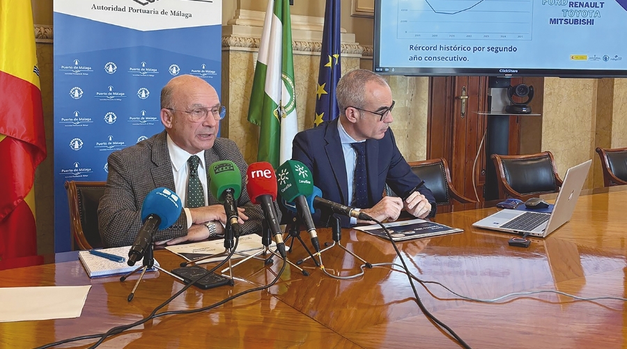 El presidente de la Autoridad Portuaria, Carlos Rubio y el director del organismo público, José Moyano, presentaron los datos de cierre del ejercicio.