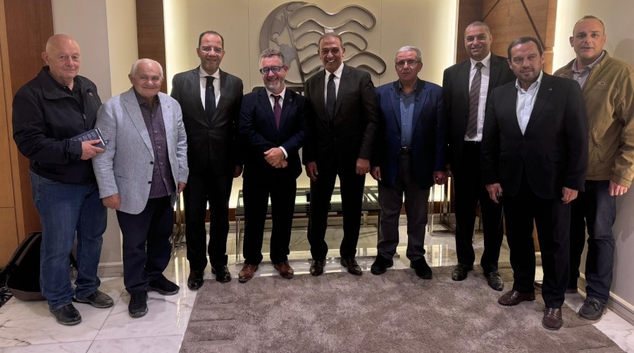 El presidente de Port Tarragona, Saül Garreta, durante su visita a las instalaciones de Transmar.