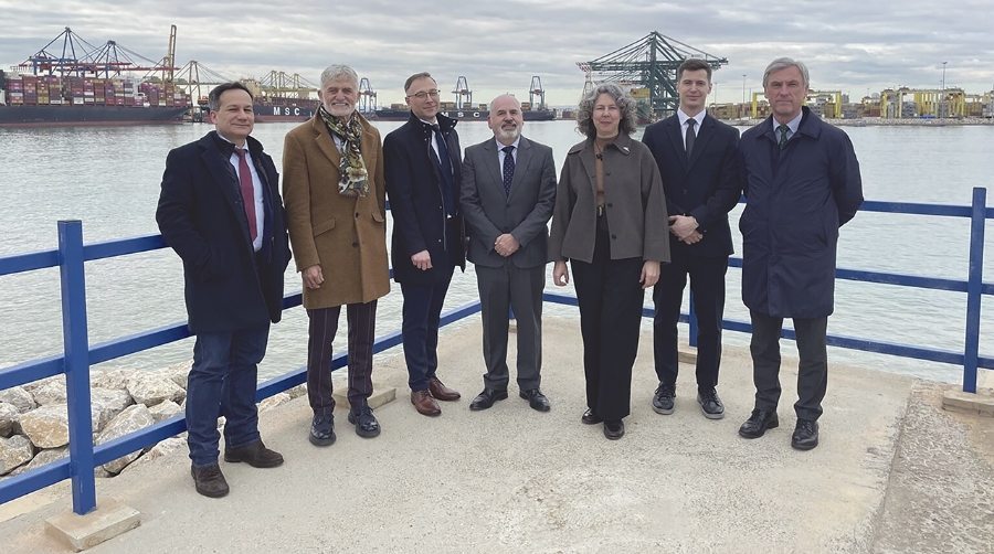La delegación lituana visitó las instalaciones del Puerto de Valencia.