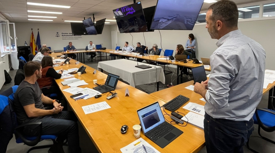 Ocho miembros del comité de crisis del Port de Tarragona, el órgano responsable de la gestión de las emergencias, han participado en una formación intensiva en el Centro Jovellanos de Salvamento Marítimo .