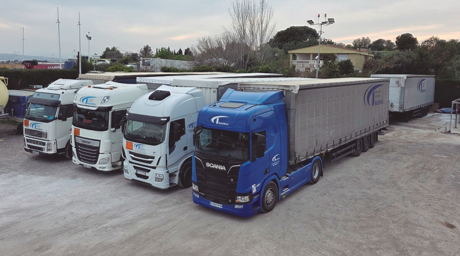 Parte de la flota de Soluciones Logísticas Transmual, empresa especializada en el transporte de mercancías por carretera.
