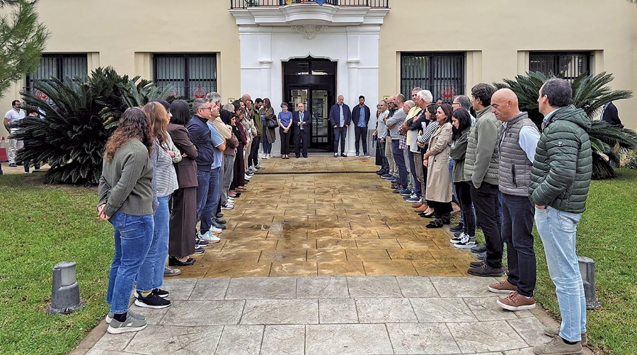 La concentración ha tenido lugar en la sede de la Autoridad Portuaria de Valencia.
