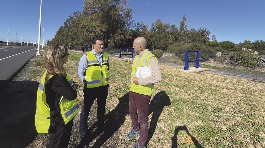 El presidente de la Autoridad Portuaria de Huelva, Alberto Santana, ha visitado las obras.