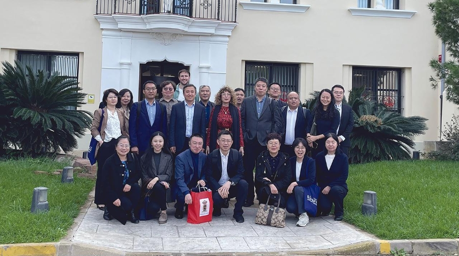 Valenciaport muestra a Beijing su estrategia en materia de cruceros