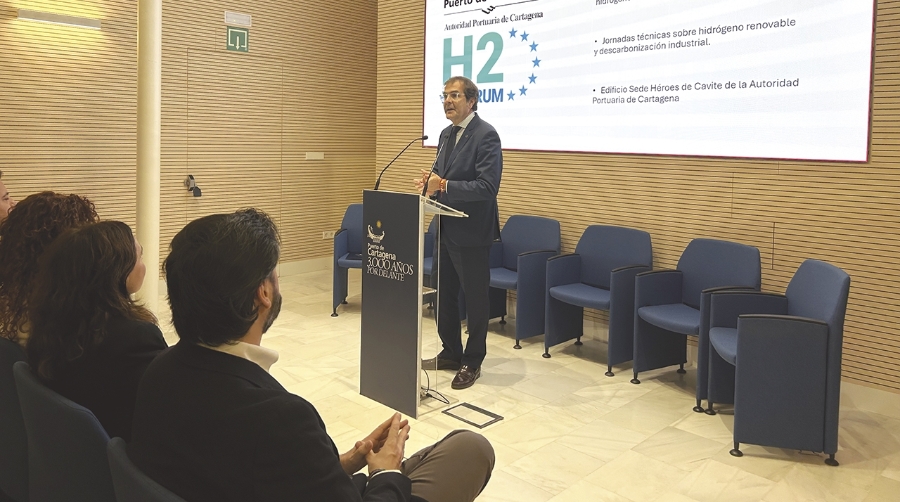 El presidente de la Autoridad Portuaria de Cartagena, Pedro pablo Hernández, durante la inauguración de la jornada.