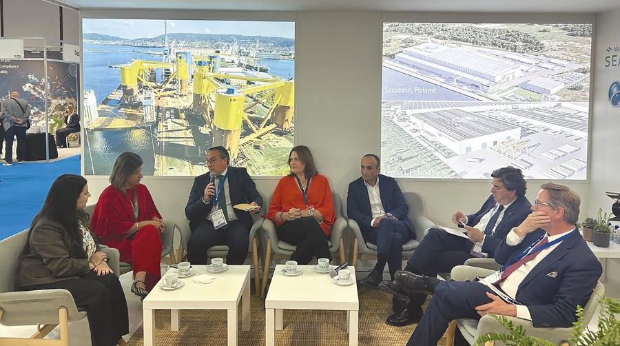 Rubén Ibález participó en una mesa redonda organizada por Navantia.