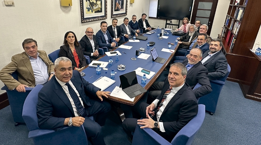 Un momento de la última reunión de la Junta Directiva de UniportBilbao.