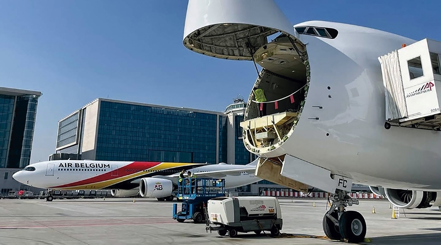 CMA CGM impulsa su presencia en la carga aérea adquiriendo Air Belgium