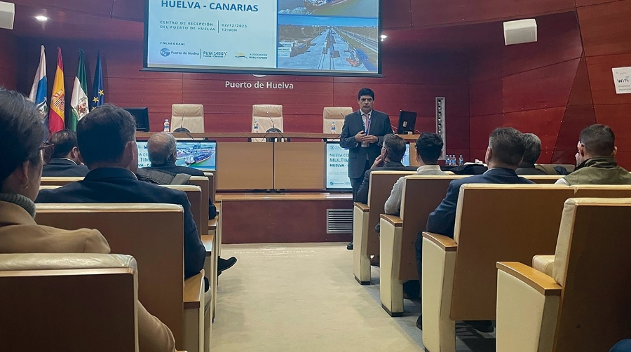 El jefe del Área de Desarrollo de Negocio y Comercial del Puerto de Huelva, Jaime Beltrán, durante la presentación.